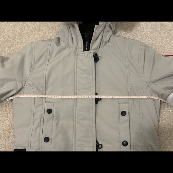 Canada Goose (resell) - Picture 6 of 8